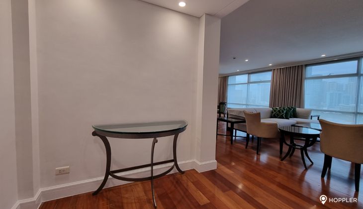 "3BR Condo for Rent in One Roxas Triangle, Urdaneta Village, Makati"03