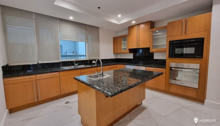 "3BR Condo for Rent in One Roxas Triangle, Urdaneta Village, Makati"08