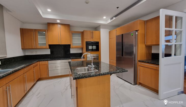 "3BR Condo for Rent in One Roxas Triangle, Urdaneta Village, Makati"10