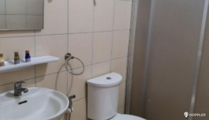 "Studio Condo for Rent in One Pacific Place, Salcedo Village, Makati"10