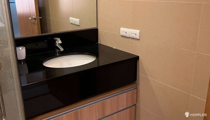 "Studio Condo for Rent in Park Terraces, San Lorenzo Village, Makati"06