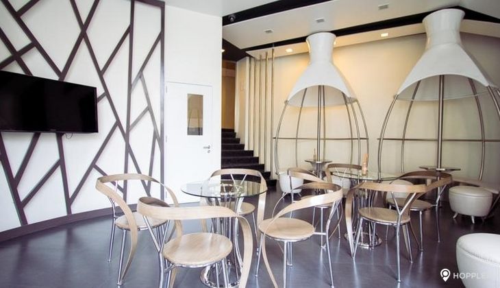 "1BR Condo for Rent in One Central, Salcedo Village, Makati"10