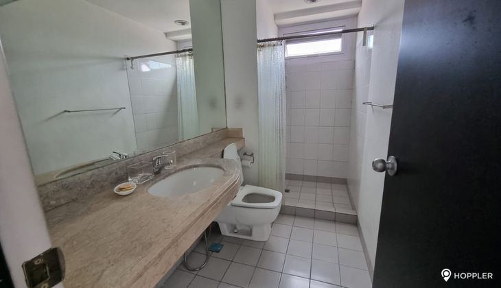 "2BR Condo for Rent in One Legazpi Park, Legazpi Village, Makati"02