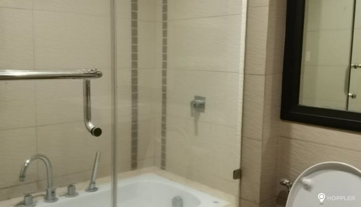 "2BR Condo for Rent in Hidalgo Place, Rockwell Center, Makati"07