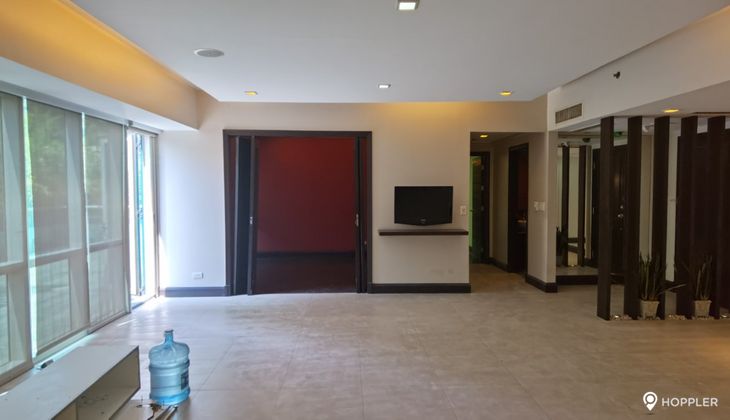 "2BR Condo for Rent in Hidalgo Place, Rockwell Center, Makati"10