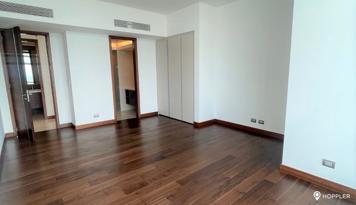 "3BR Condo for Rent in Two Roxas Triangle, Salcedo Village, Makati"08