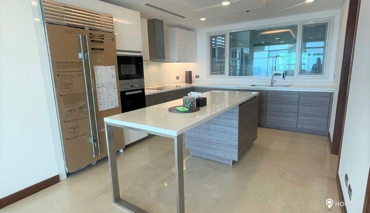 "3BR Condo for Rent in Two Roxas Triangle, Salcedo Village, Makati"09