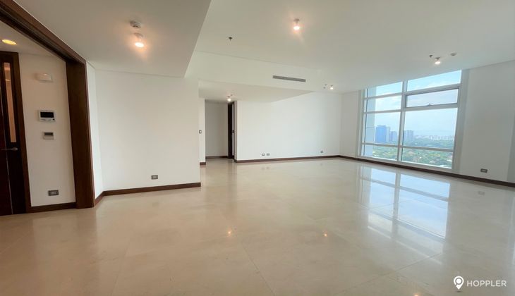"3BR Condo for Rent in Two Roxas Triangle, Salcedo Village, Makati"10