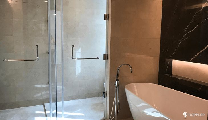 "3BR Condo for Rent in Two Roxas Triangle, Salcedo Village, Makati"02