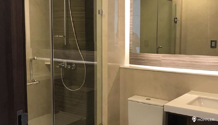"3BR Condo for Rent in Two Roxas Triangle, Salcedo Village, Makati"04