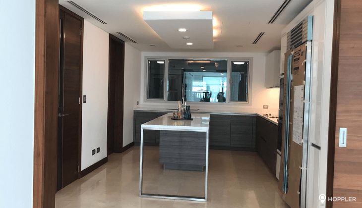 "3BR Condo for Rent in Two Roxas Triangle, Salcedo Village, Makati"05
