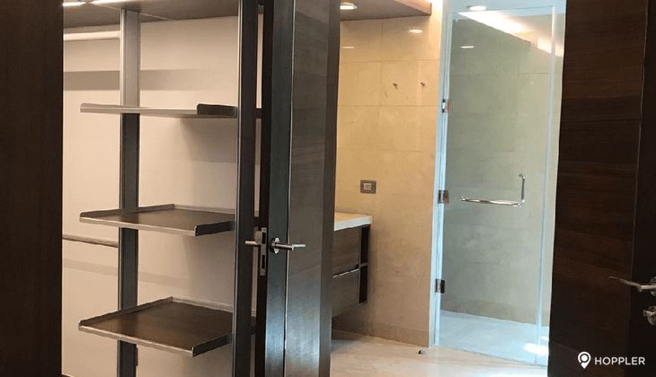 "3BR Condo for Rent in Two Roxas Triangle, Salcedo Village, Makati"06