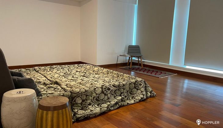 "3BR Condo for Rent in Two Roxas Triangle, Salcedo Village, Makati"09