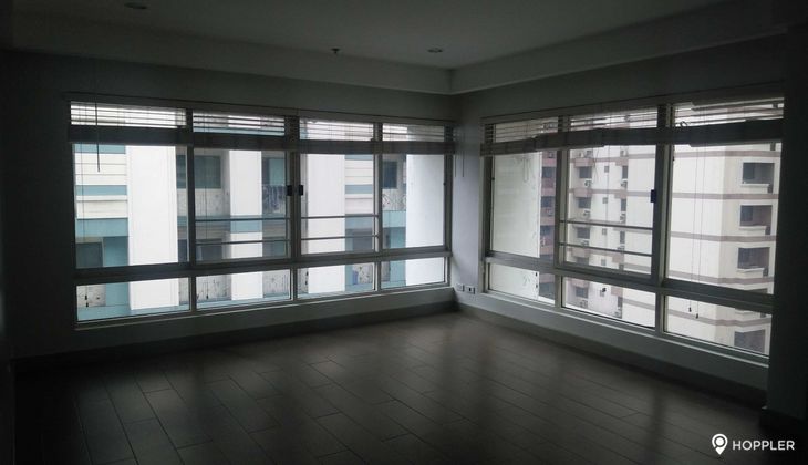 "2BR Condo for Rent in Two Salcedo Place, Salcedo Village, Makati"09