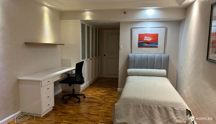 "2BR Condo for Rent in Century Plaza, Legazpi Village, Makati"09