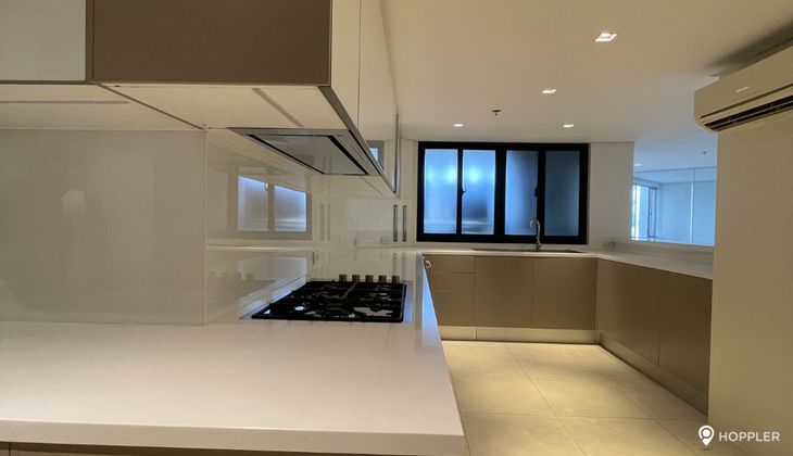 "3BR Condo for Rent in The Ritz Towers, Urdaneta Village, Makati"10
