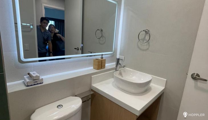 "2BR Condo for Rent in The Residences at Greenbelt, Legazpi Village, Makati"04
