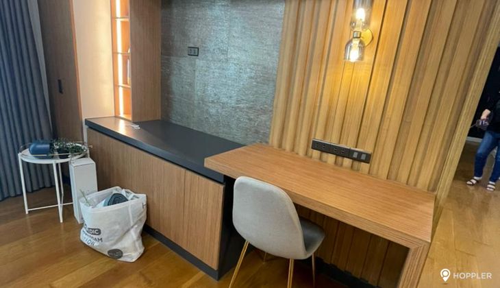 "2BR Condo for Rent in The Residences at Greenbelt, Legazpi Village, Makati"10