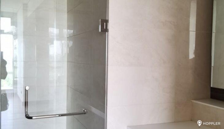 "3BR Condo for Rent in Two Roxas Triangle, Salcedo Village, Makati"04
