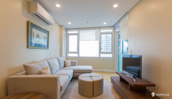 "2BR Condo for Rent in Park Terraces, San Lorenzo Village, Makati"02