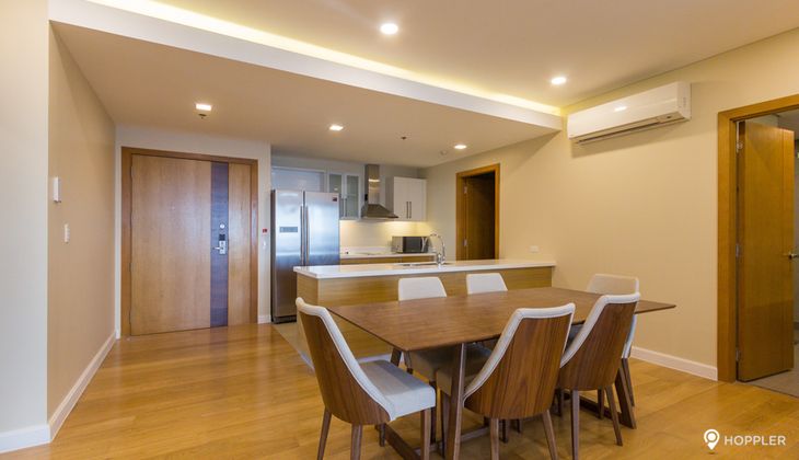 "2BR Condo for Rent in Park Terraces, San Lorenzo Village, Makati"04