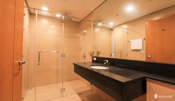 "2BR Condo for Rent in Park Terraces, San Lorenzo Village, Makati"02