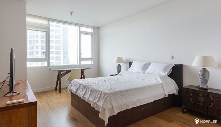 "2BR Condo for Rent in Park Terraces, San Lorenzo Village, Makati"04