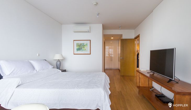 "2BR Condo for Rent in Park Terraces, San Lorenzo Village, Makati"05