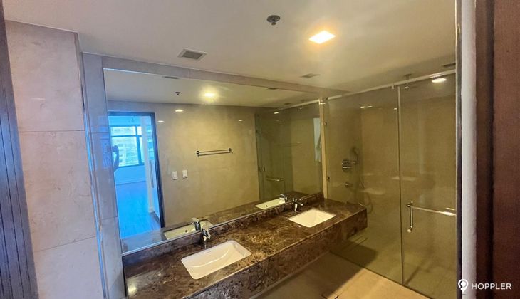 "2BR Condo for Rent in The Suites at One Bonifacio High Street, BGC - Bonifacio Global City, Taguig"09