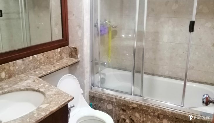 "3BR Condo for Rent in Amorsolo East, Rockwell Center, Makati"05