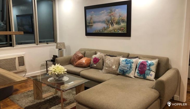 "2BR Condo for Rent in The Peak, Salcedo Village, Makati"02
