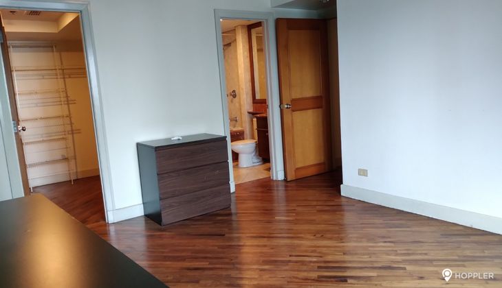 "2BR Condo for Rent in Hidalgo Place, Rockwell Center, Makati"04