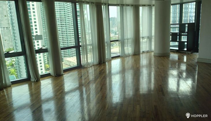 "2BR Condo for Rent in Hidalgo Place, Rockwell Center, Makati"10