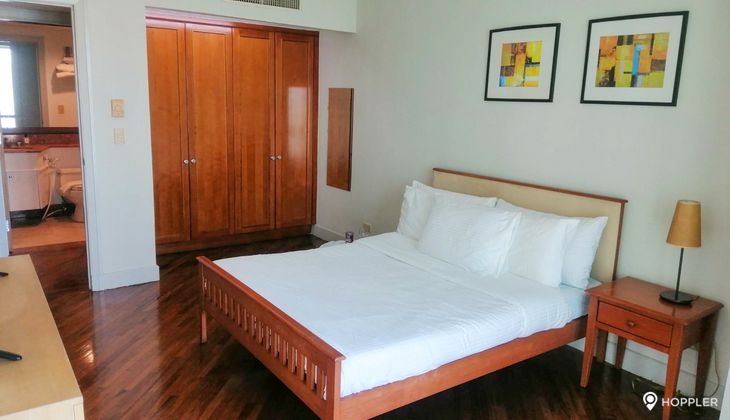 "1BR Condo for Rent in Amorsolo East, Rockwell Center, Makati"03