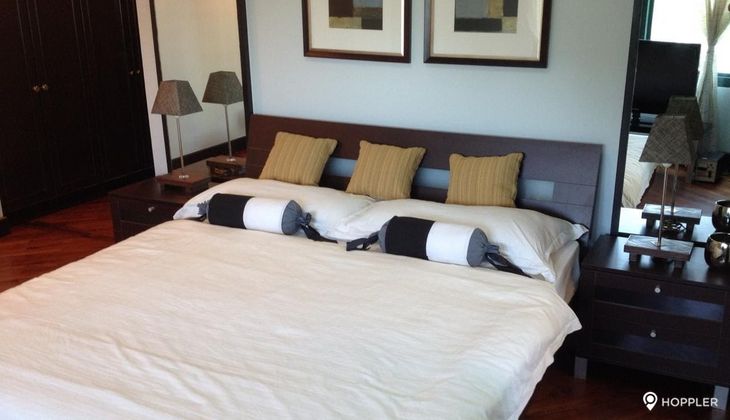 "2BR Condo for Rent in Amorsolo East, Rockwell Center, Makati"02
