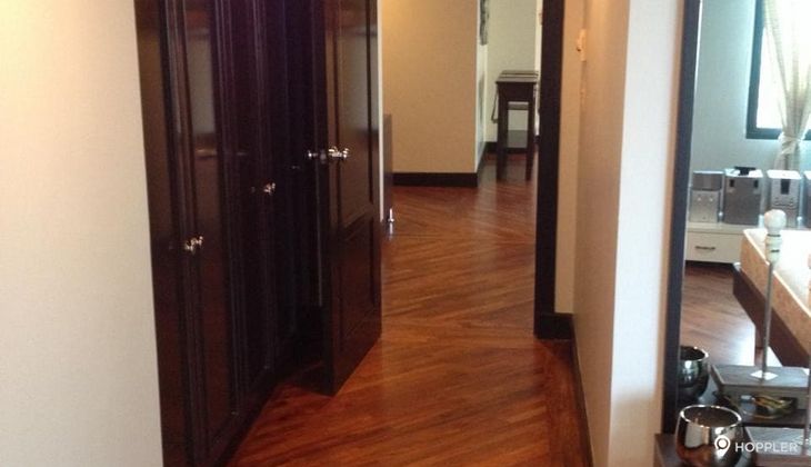 "2BR Condo for Rent in Amorsolo East, Rockwell Center, Makati"05