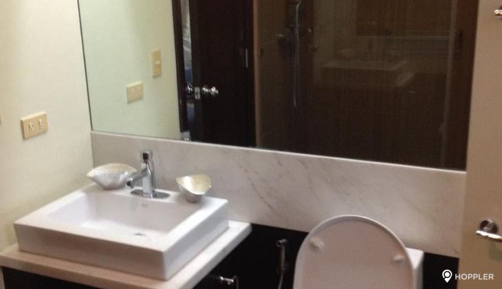 "2BR Condo for Rent in Amorsolo East, Rockwell Center, Makati"06