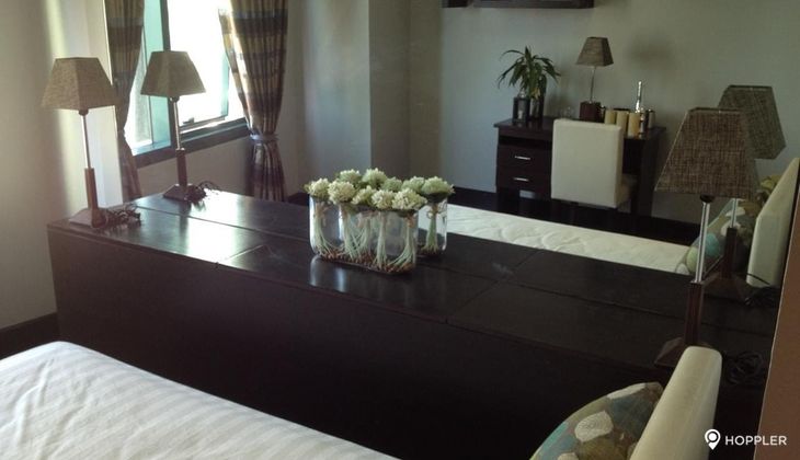 "2BR Condo for Rent in Amorsolo East, Rockwell Center, Makati"07
