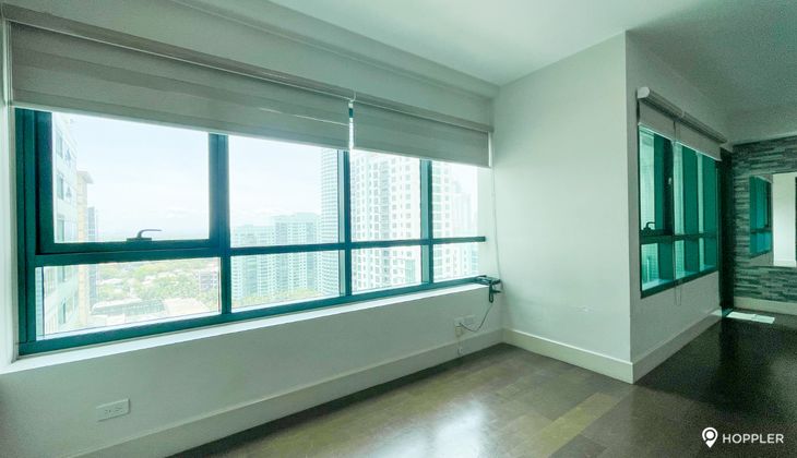 "2BR Condo for Rent in Edades Tower and Garden Villas, Rockwell Center, Makati"03