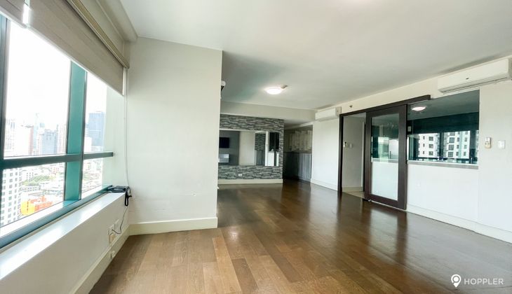 "2BR Condo for Rent in Edades Tower and Garden Villas, Rockwell Center, Makati"04