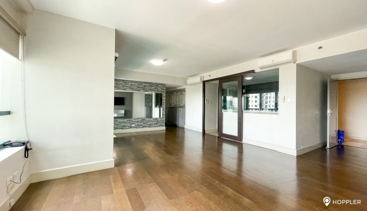 "2BR Condo for Rent in Edades Tower and Garden Villas, Rockwell Center, Makati"05