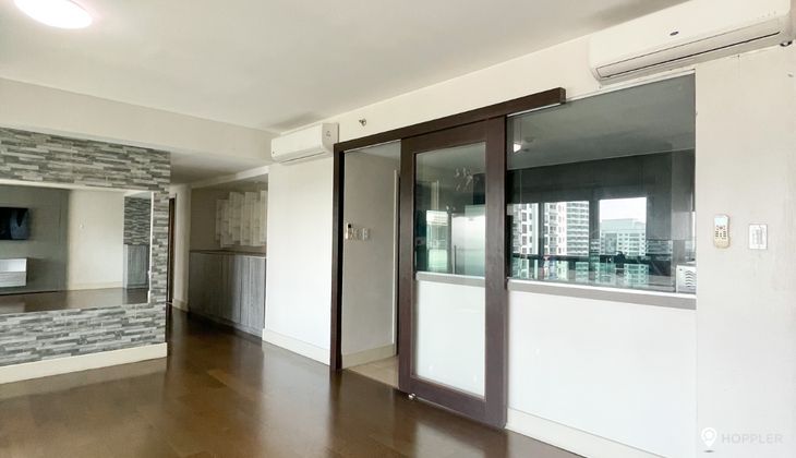 "2BR Condo for Rent in Edades Tower and Garden Villas, Rockwell Center, Makati"06