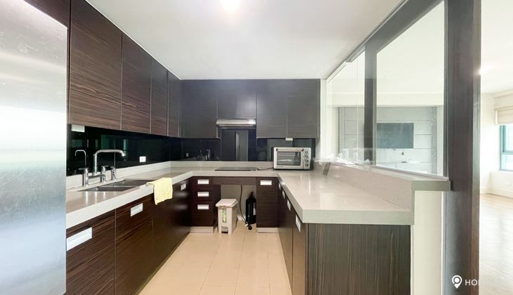 "2BR Condo for Rent in Edades Tower and Garden Villas, Rockwell Center, Makati"08