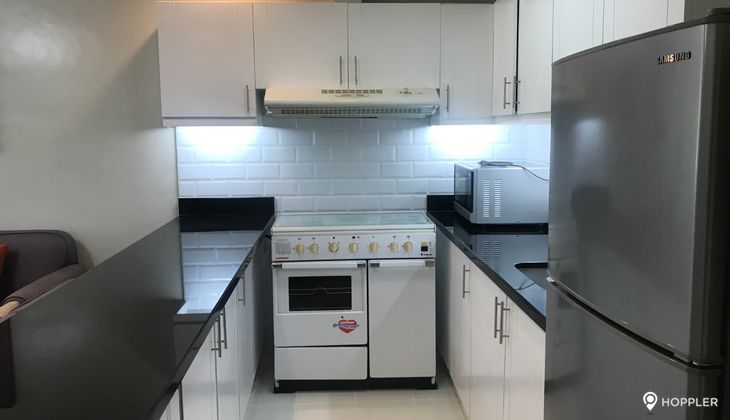 "2BR Condo for Rent in Classica Tower Condominium, Salcedo Village, Makati"05