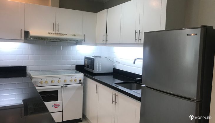 "2BR Condo for Rent in Classica Tower Condominium, Salcedo Village, Makati"06