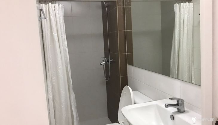 "2BR Condo for Rent in Classica Tower Condominium, Salcedo Village, Makati"09