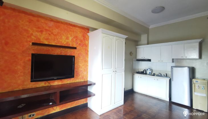 "Studio Condo for Rent in BSA Suites, Legazpi Village, Makati"02