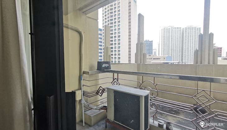 "Studio Condo for Rent in BSA Suites, Legazpi Village, Makati"06