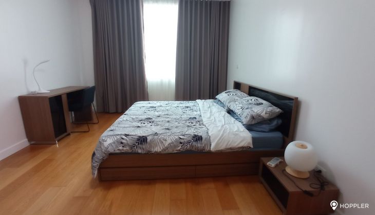 "1BR Condo for Rent in Park Terraces, San Lorenzo Village, Makati"10