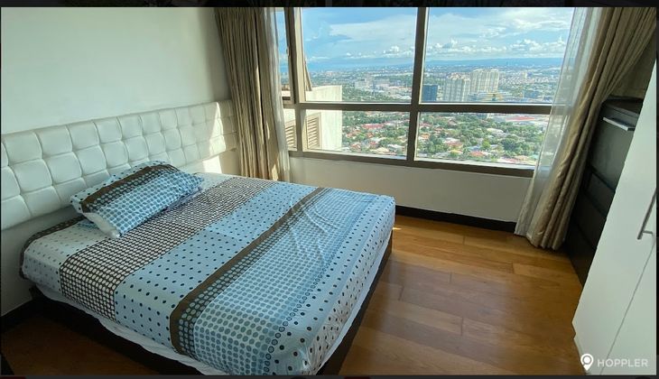 "2BR Condo for Rent in The Residences at Greenbelt, Legazpi Village, Makati"02